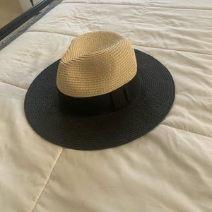 Women’s black and white straw hat